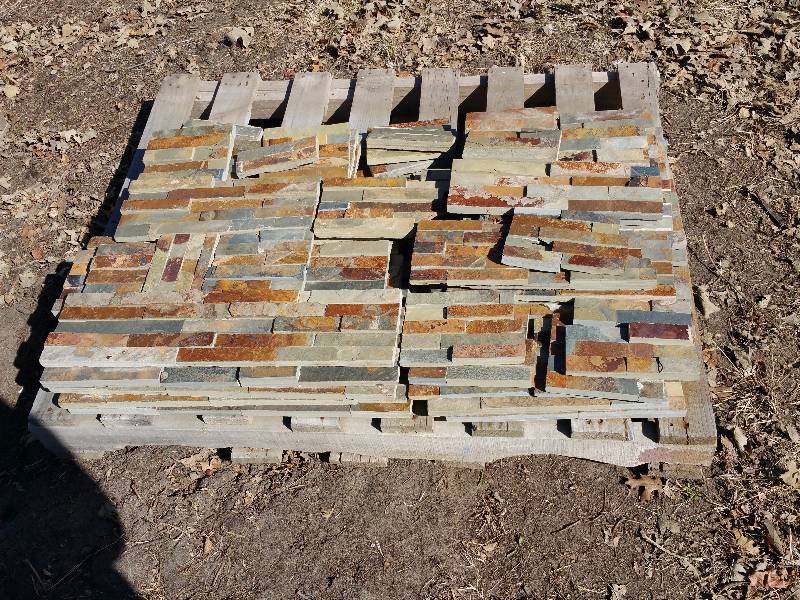 lot 46 image: Pallet of Segmented Cultured Stone
