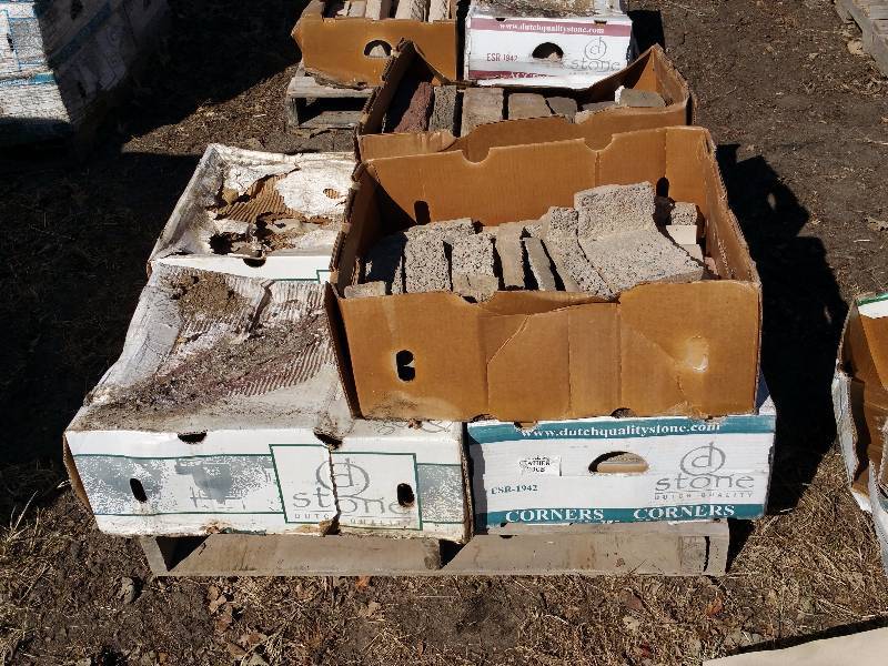 lot 49 image: Dutch Quality Stone Cypress Weather Ledge Corners