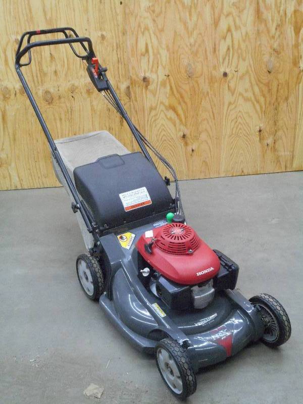 lot 1 image: Honda HRX217 Lawn Mower