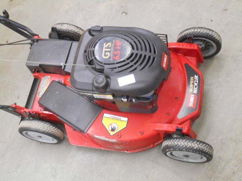 lot 10 image: Toro Super Recycler Lawn Mower