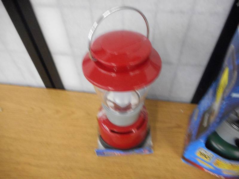lot 28 image: (3) COLEMAN PORTABLE LANTERNS  LIGHTS