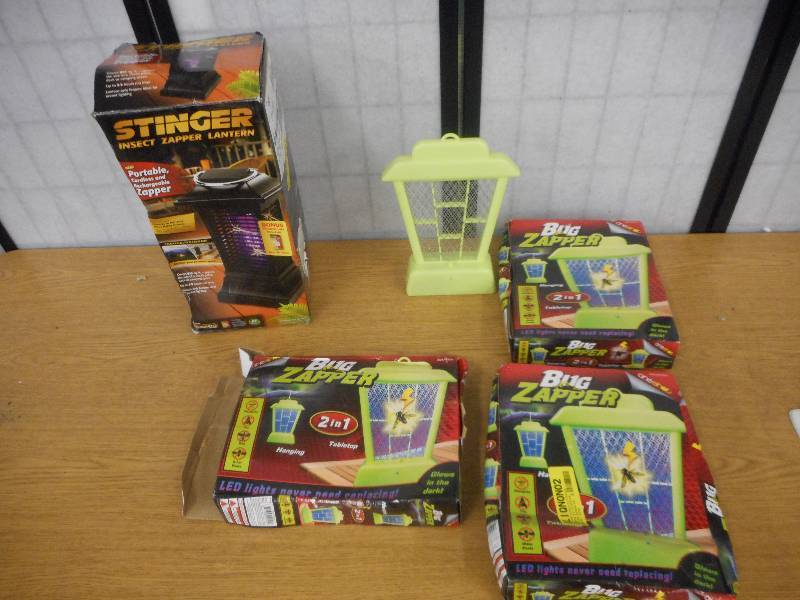 lot 29 image: 4 BUG ZAPPERS