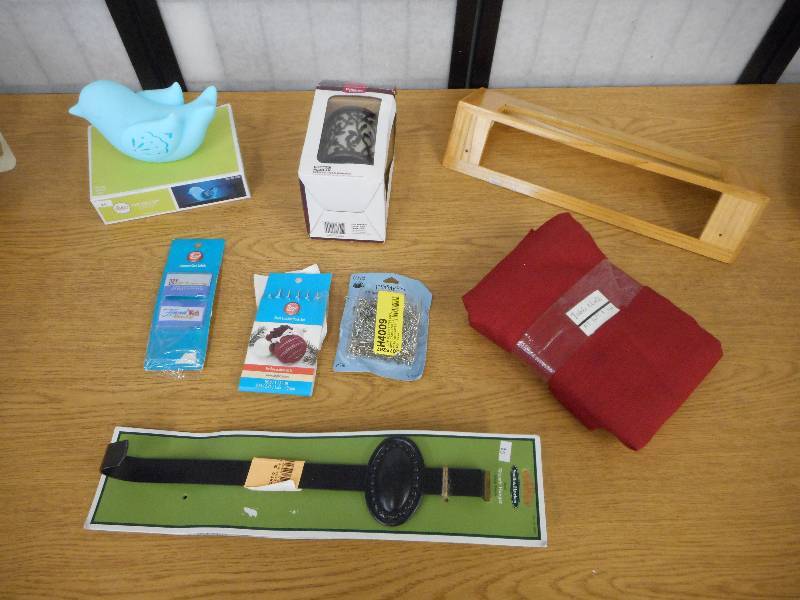 lot 35 image: HOUSEHOLD BOX LOT