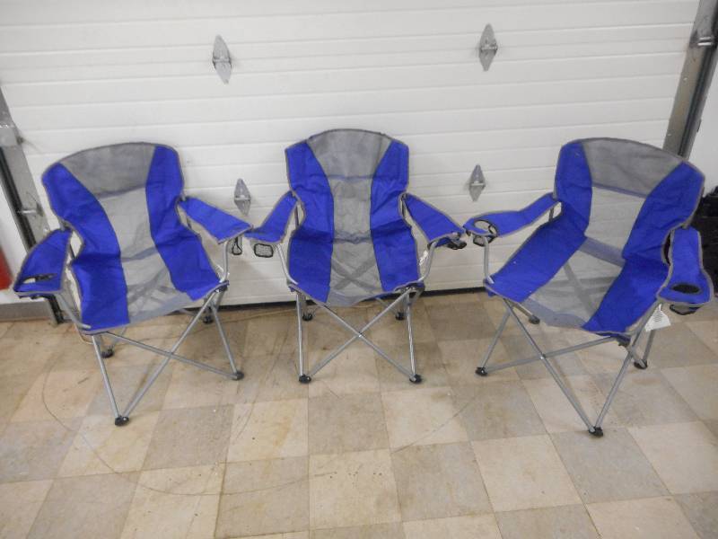 lot 47 image: (3) FOLDING YARD LAWN CHARIS
