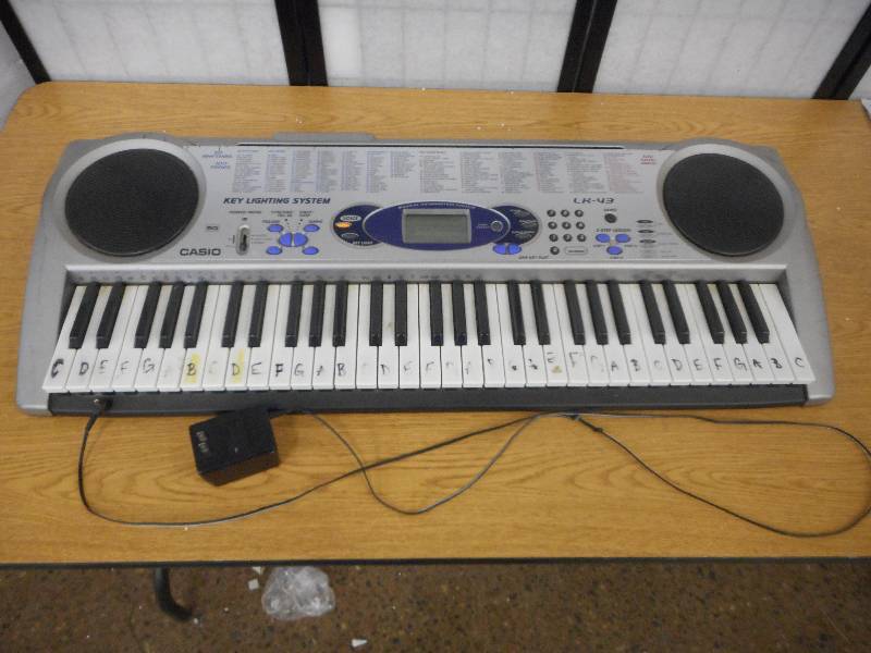 lot 50 image: Casio LK-43 Lighted Keyboard