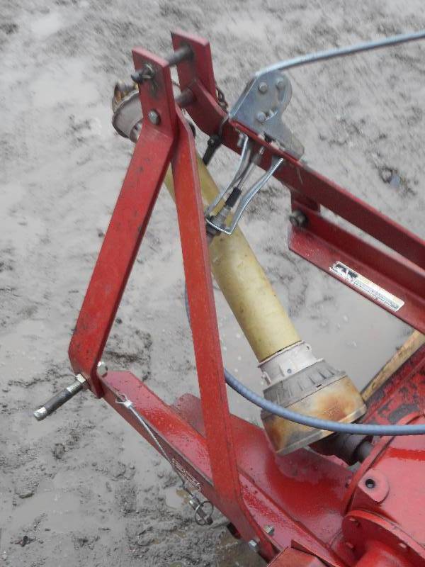 Toro AeroThatch "83" Commercial 3Point Thatcher With Attached Model
