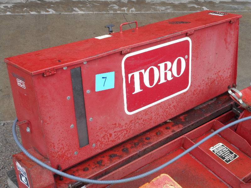 Toro AeroThatch "83" Commercial 3Point Thatcher With Attached Model