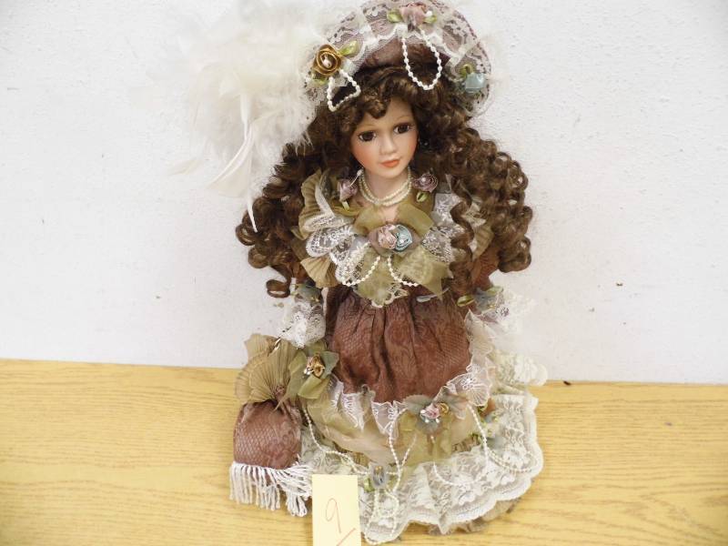 Doll w Satchel