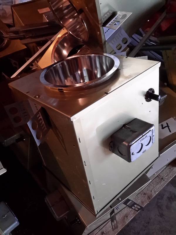 10, 277 Volt can lights