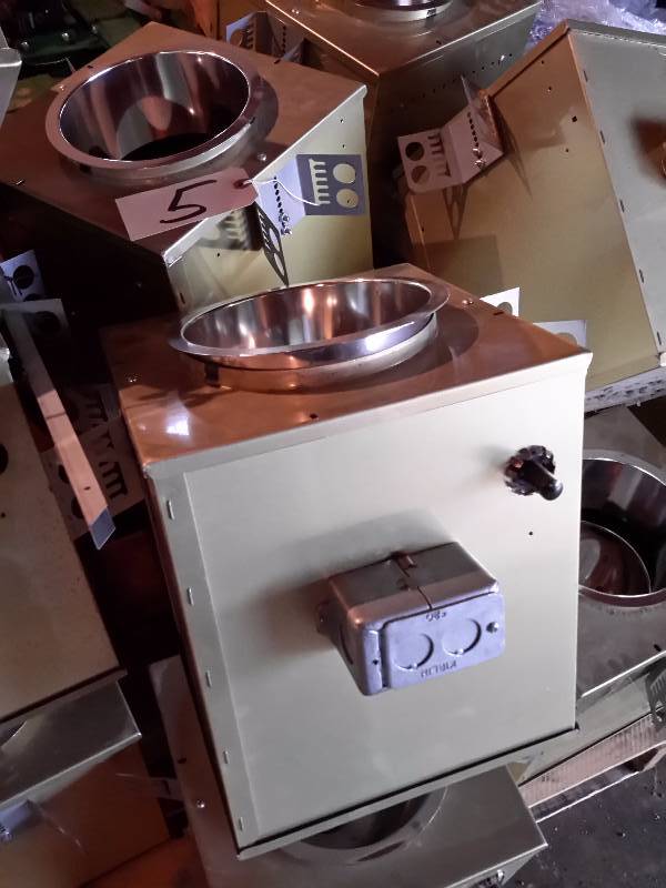15, 277 Volt can lights