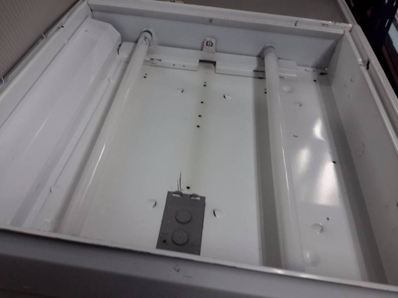 9, 2ft x 2ft Fluoresent light fixtures