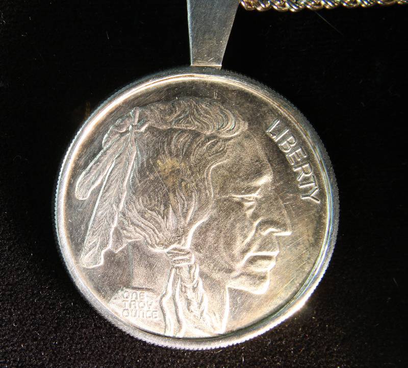1 TROY OZ. .999 FINE SILVER INDIAN BUFFALO DESIGN IN BEZEL & STERLING SILVER CHAIN