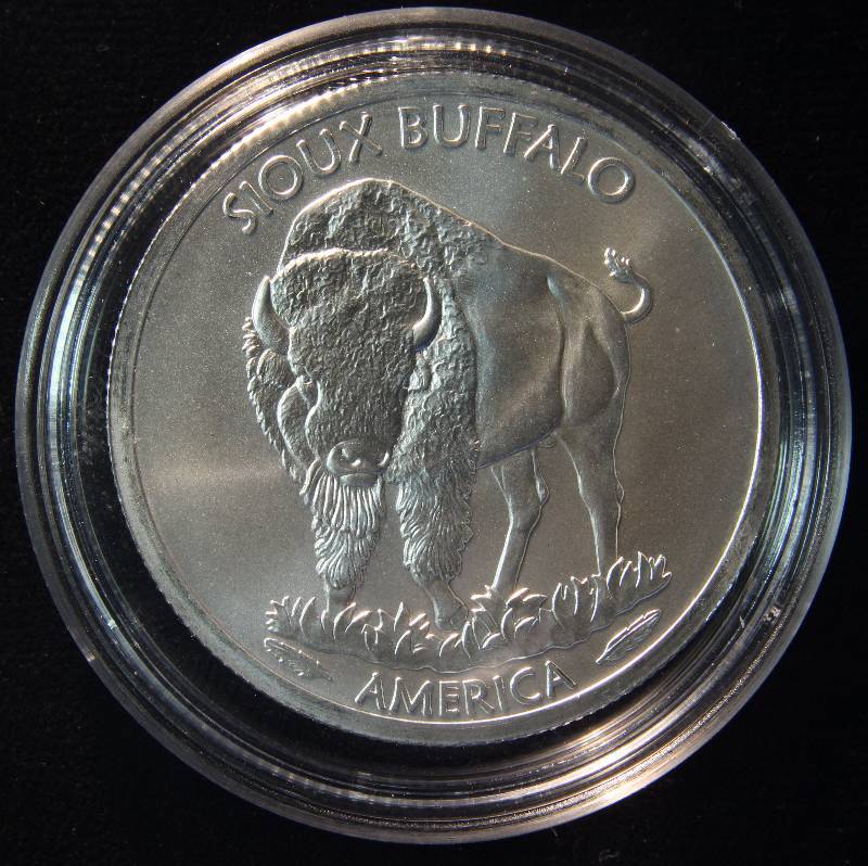 1 TROY Oz. .999 FINE SILVER ROUND SIOUX SOVEREIGN NATION DESIGN IN AIRTITE HOLDER