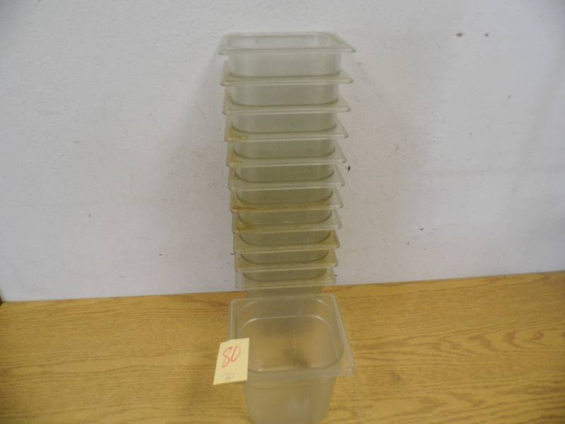 lot 80 image: Rubbermaid Containers