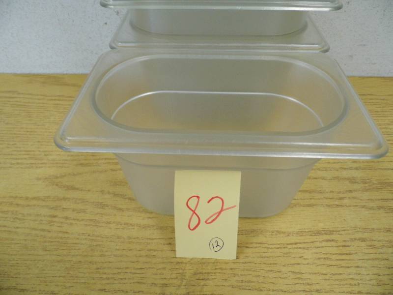 lot 82 image: Rubbermaid Containers