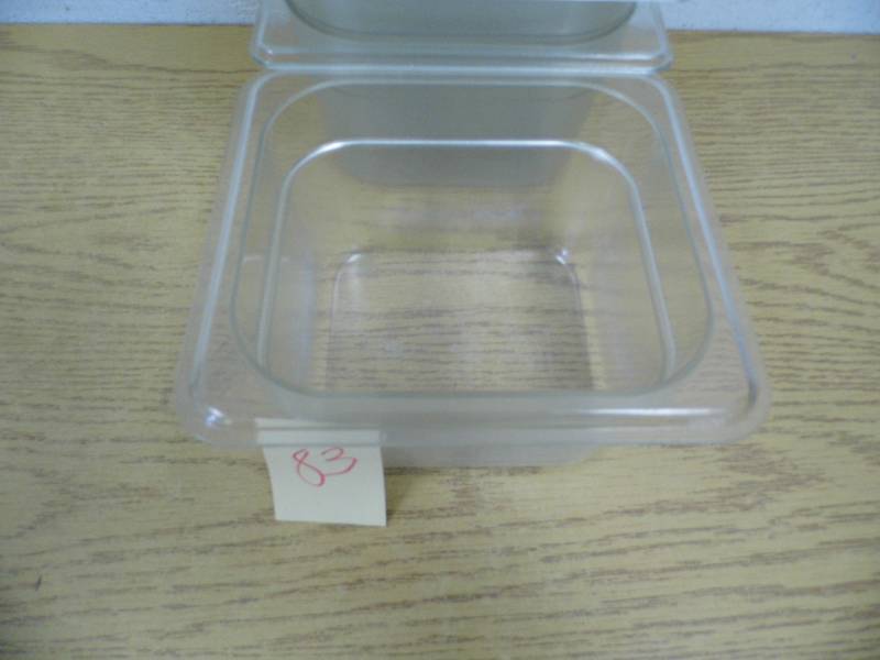 lot 83 image: 10 Cambro Containers