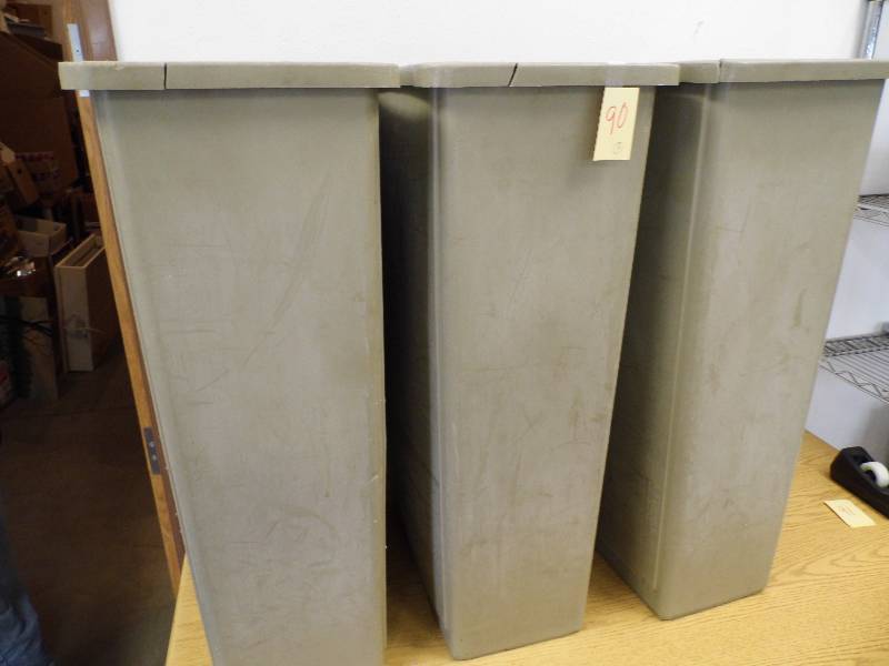 lot 90 image: 3 Commercial Kitchen Garbage Cans
