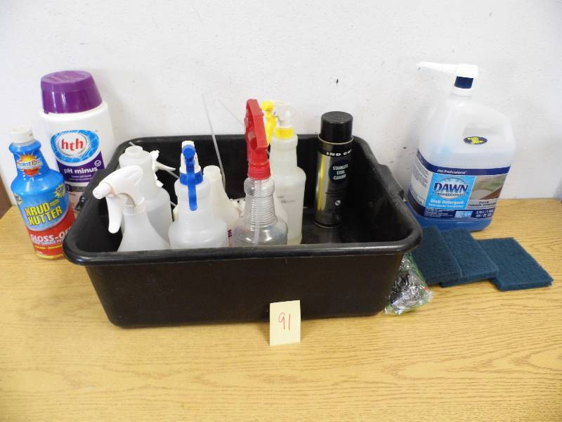lot 91 image: Cleaners w Tote