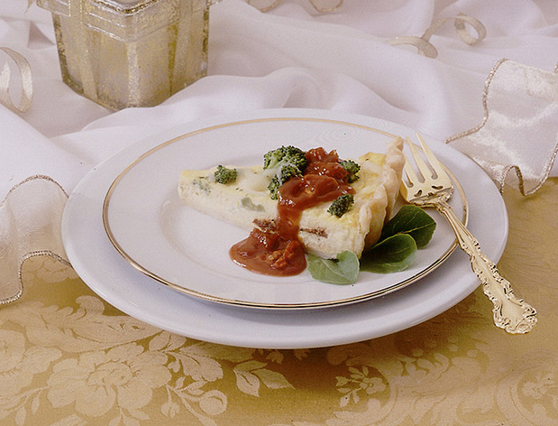 lot 52 image: Nordic Ware Quiche and Tart Pan