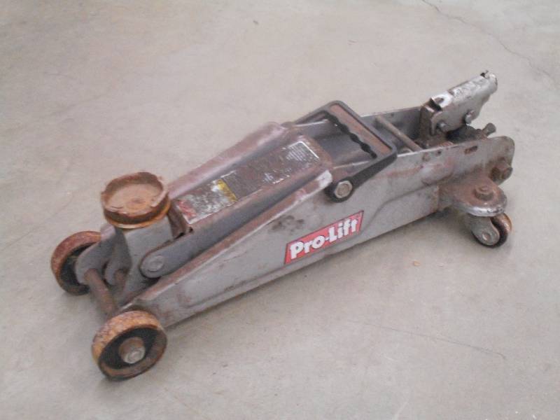 lot 23 image: Pro-Lift Troley Jack, No Handle ...