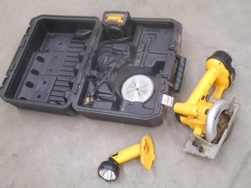 lot 35 image: DeWalt 18Volt Light & Saw Set With ...