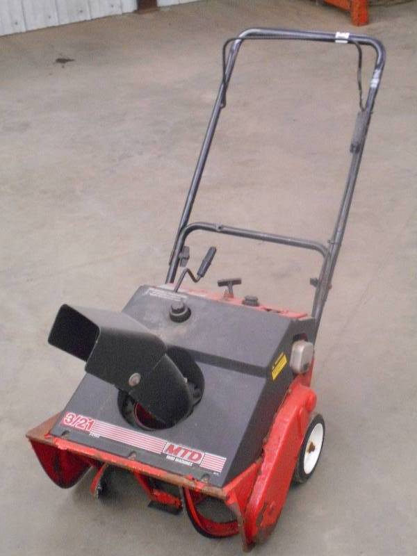 lot 15 image: MTD 3HP 21 Snowblower, Runs But St...