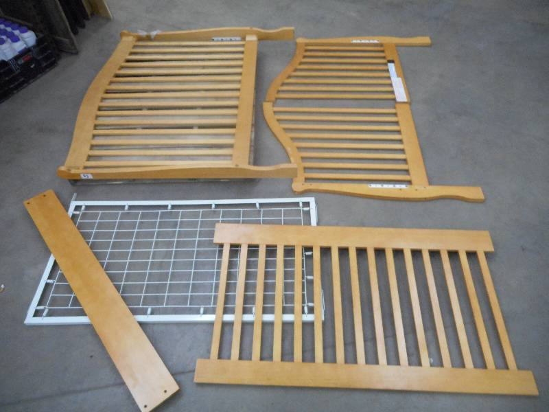 lot 53 image: Maple Veneer Baby CribDay-Bed Set ...