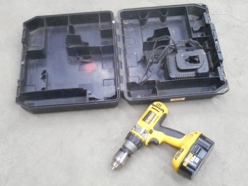 lot 55 image: DeWalt XRP 18Volt Hammer Drill Set ...