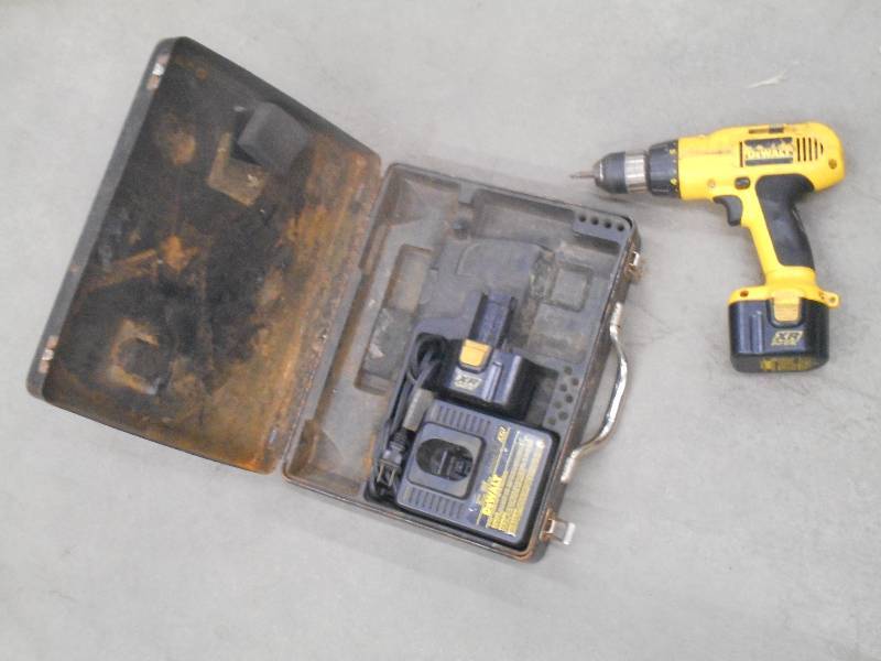 lot 57 image: DeWalt 12Volt 38 Drill Set ...