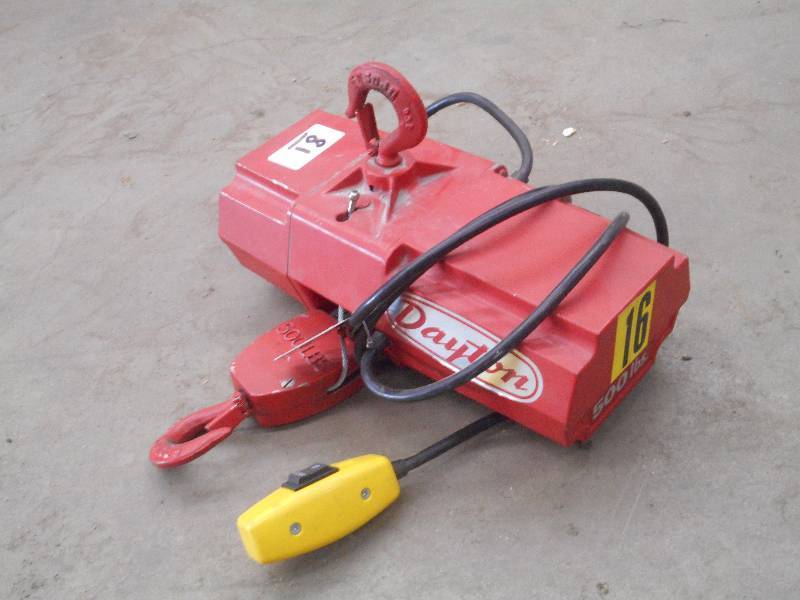 lot 81 image: Dayton 500# 120Volt Electric Winch...