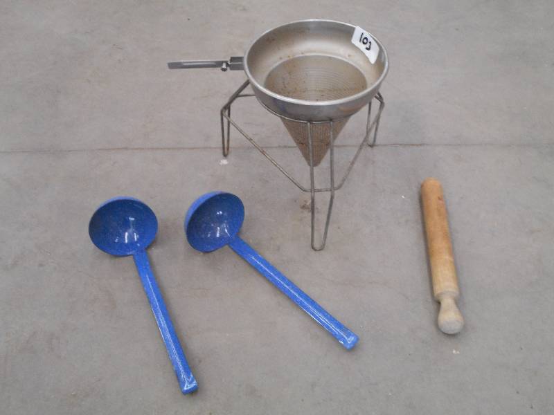 lot 103 image: Lot Of Vintage Strainer With Beate...