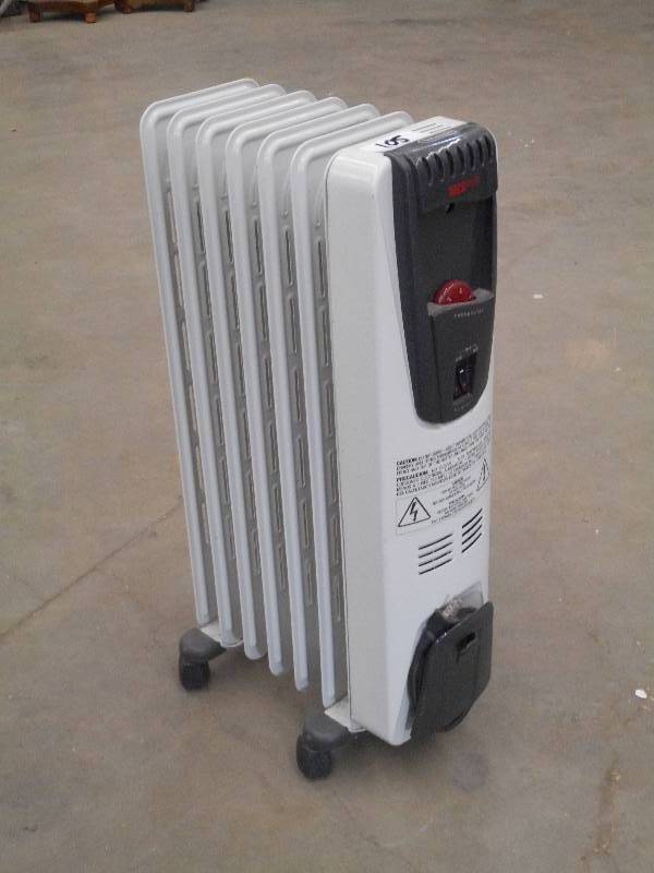 lot 105 image: Delonghi Adjustable Space Heater ...