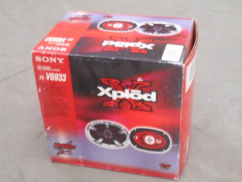 lot 111 image: Sony Xplod XS-V6933 3-Way Speaker ...
