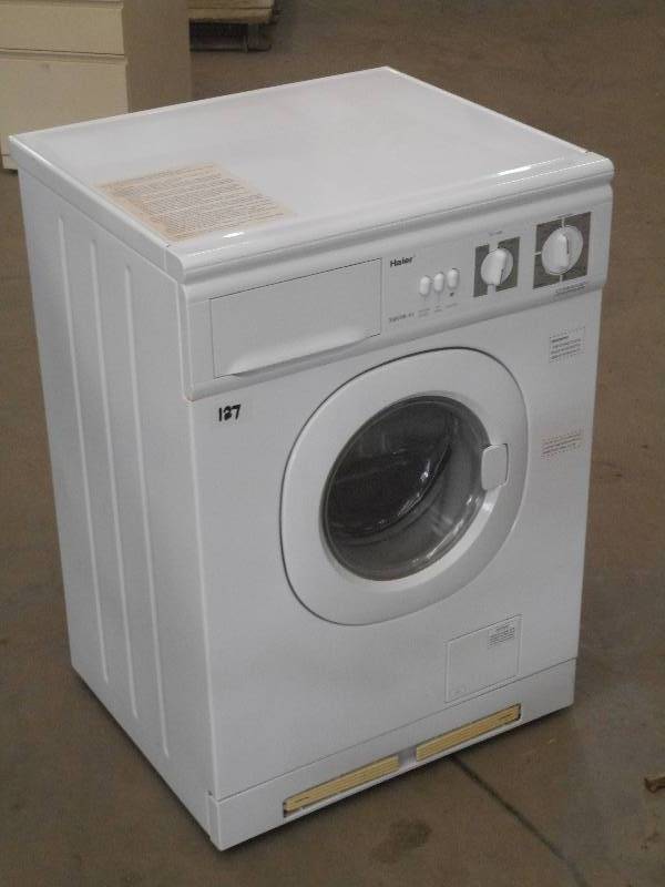 lot 127 image: Haier 120Volt Combination WasherDr...