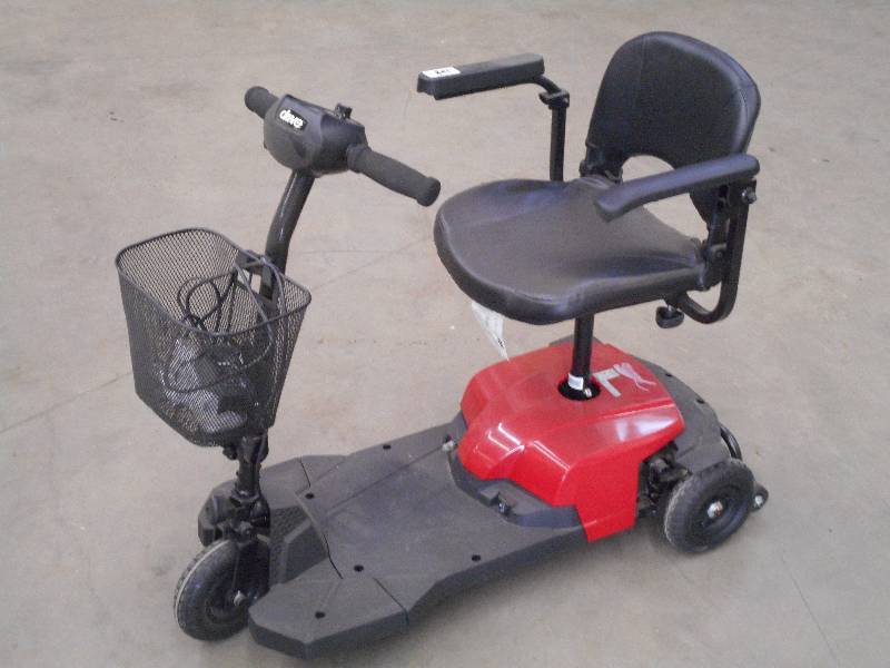 lot 128 image: Like New Drive Bobcat X3 Powered Sc...