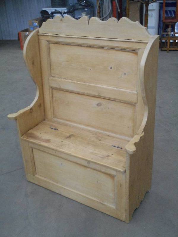 lot 139 image: Nice 38x60 Entry Bench With Stora...