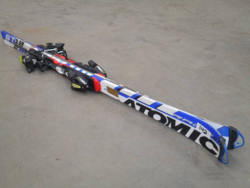 lot 142 image: Atomic ST12 Downhill Skis Set With ...