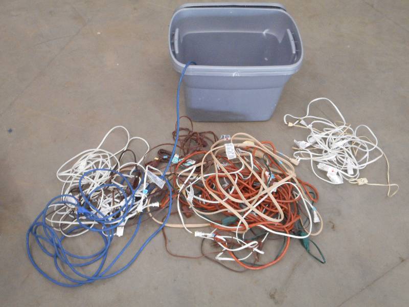 lot 147 image: Tote Full Of Assorted Electric Cord...