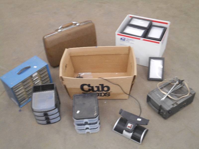 lot 152 image: Lot Of Storage Drawers, Ipod Doc S...