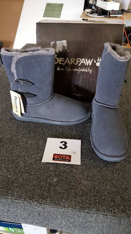 lot 3 image: Bearpaw Womans Abigal Boot  Charcoal SZ 10