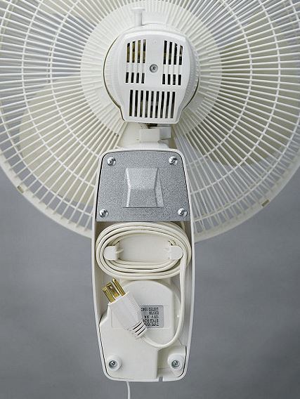lot 79 image: Lasko 12 Oscillating Wall Fan   WHITE