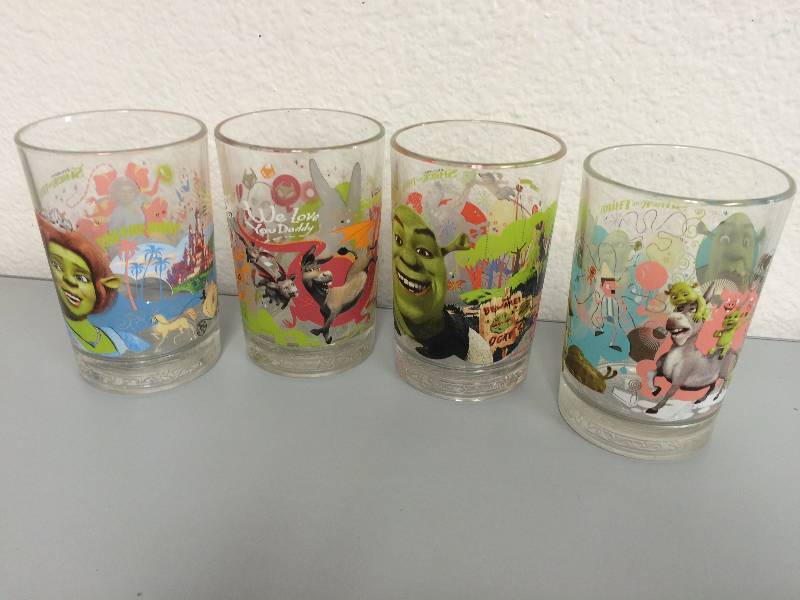 lot 1 image: Collectible Shrek the Third Glasses