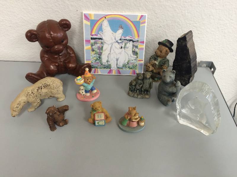 lot 9 image: Bears