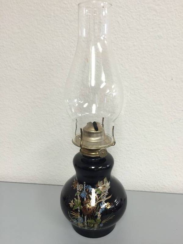 lot 13 image: Kaadan Oil Lamp