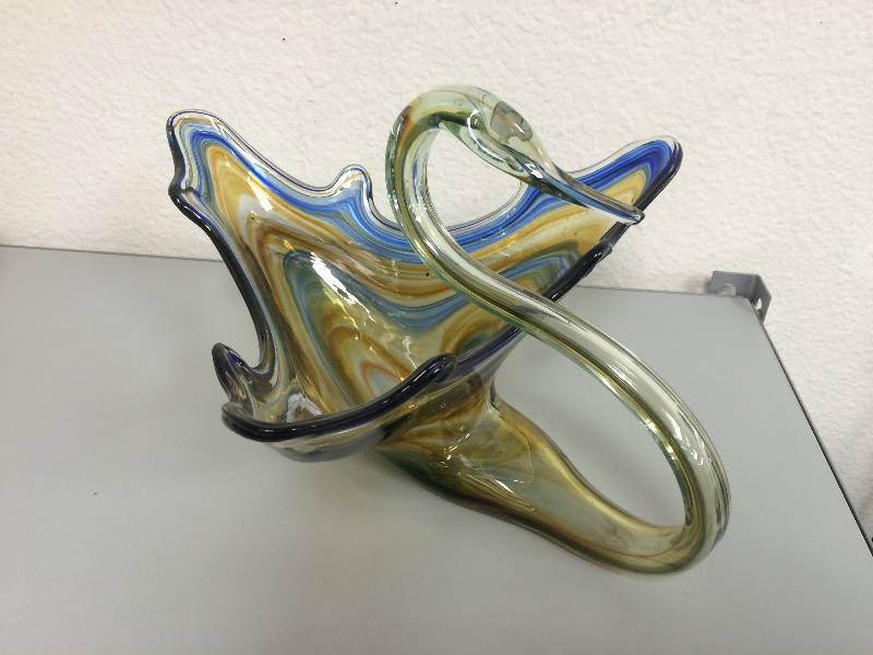 lot 17 image: Vintage Hand Blown Glass Swan Candy Dish