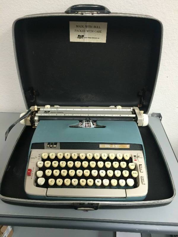 lot 22 image: SCM Clas 12 Typewriter