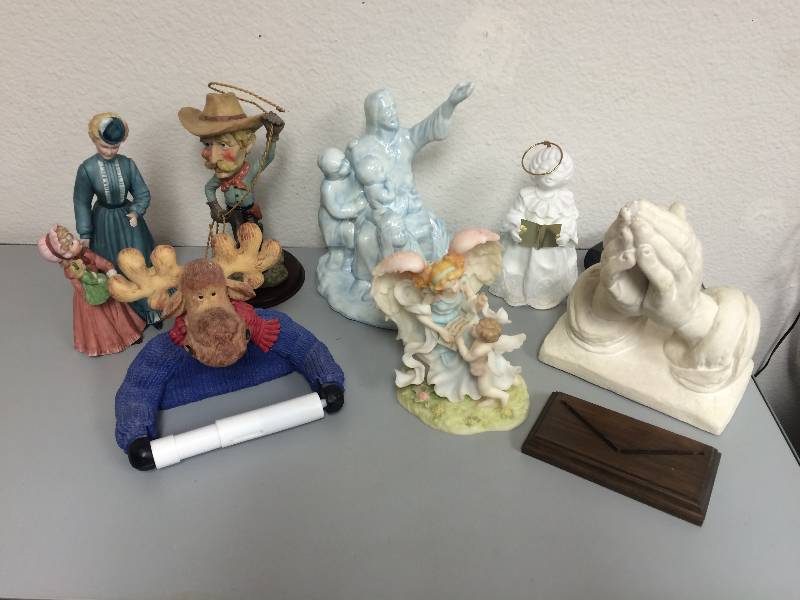 lot 29 image: Assorted Knick Knacks