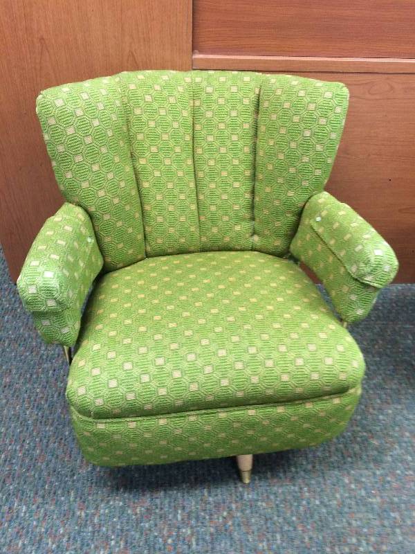 lot 30 image: Vintage Swivel Arm Chair