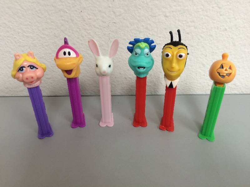 lot 37 image: Assorted Pez Candy Dispensers