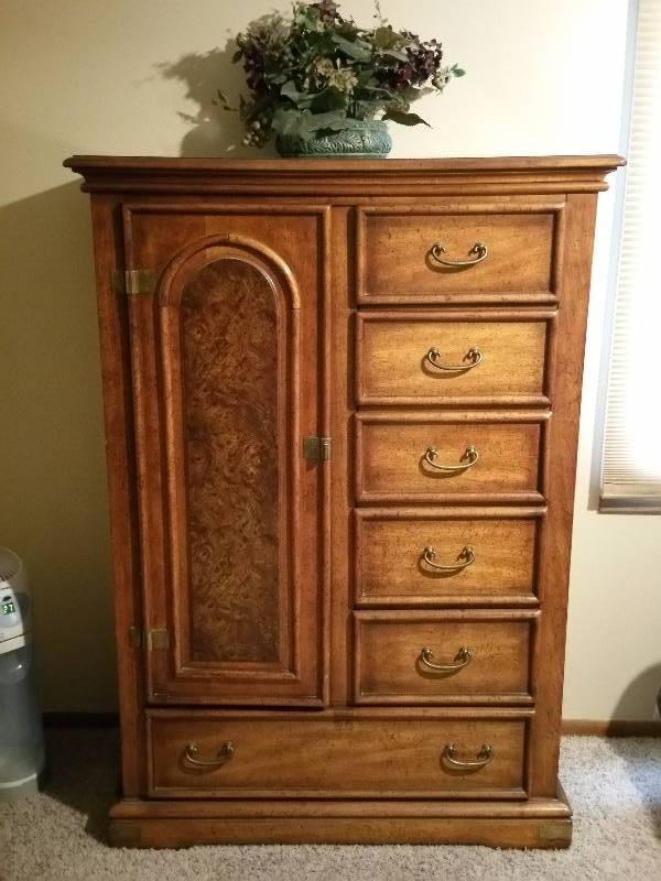 lot 6 image: Gorgeous Tallboy Dresser